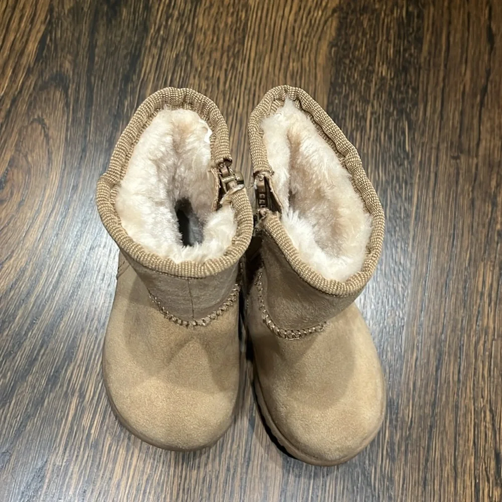 Cozy Tan Boots size 4